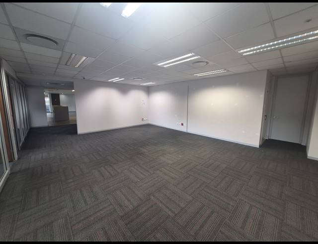 906M² OFFICE TO LET IN WOODMEAD